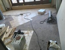 Eiken carreaux parket tijdens de renovatie